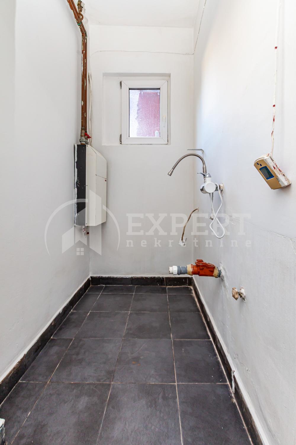 Slika 3 - Jovana Ristića, Trosoban stan na prodaju, 73m2, 143.000€