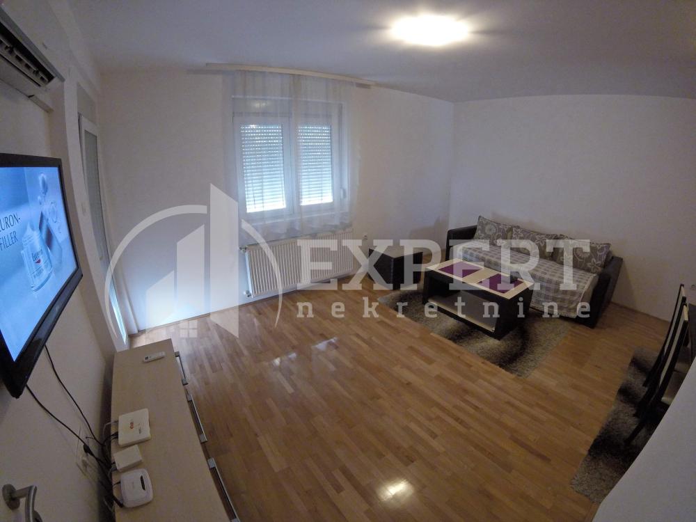 Slika 1 - Jelene Dimitrijević, Jednoiposoban stan za izdavanje, 50m2, 380€