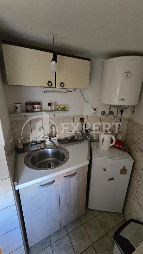 Slika 3 - Cara Dušana,  Kuća za izdavanje, 20m2, 200€