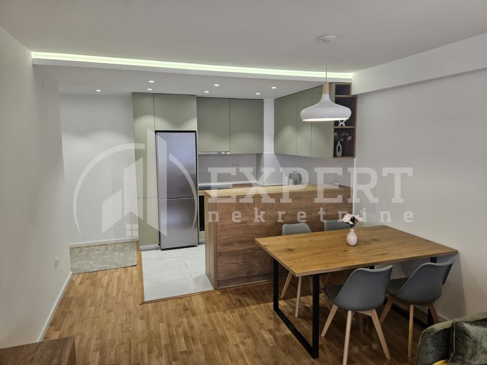 Slika 2 - Cara Dušana, Trosoban stan za izdavanje, 73m2, 600€