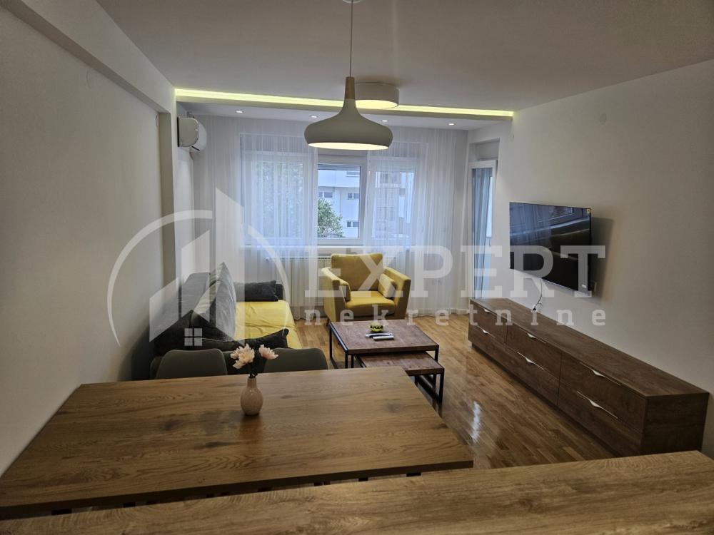 Slika 1 - Cara Dušana, Trosoban stan za izdavanje, 73m2, 600€