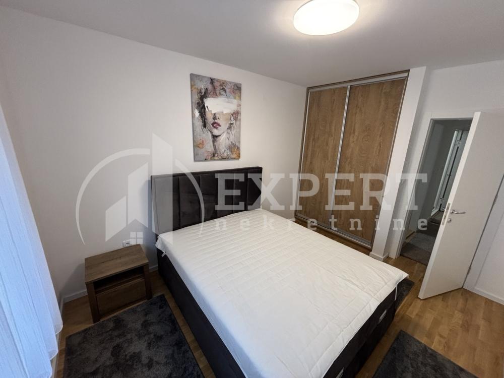 Slika 3 - Cara Dušana, Trosoban stan za izdavanje, 73m2, 600€