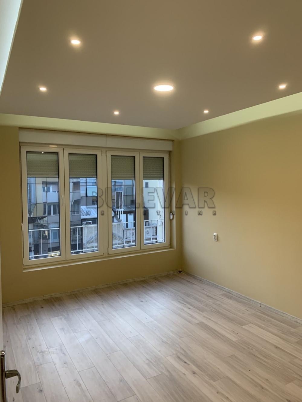 Slika 1 - Obrenovićeva,  Lokal za izdavanje, 72m2, 450€