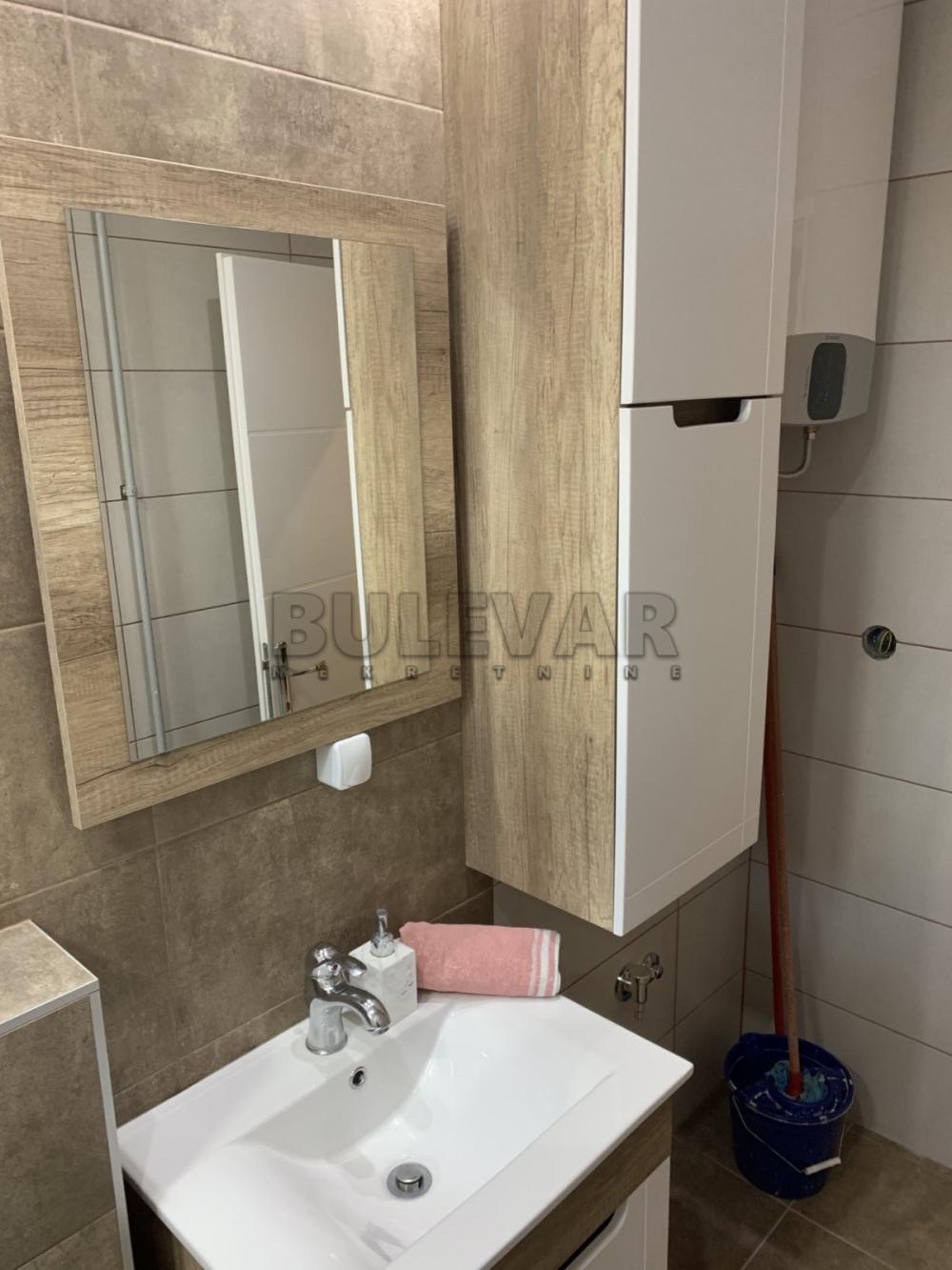 Slika 6 - Obrenovićeva,  Lokal za izdavanje, 72m2, 450€