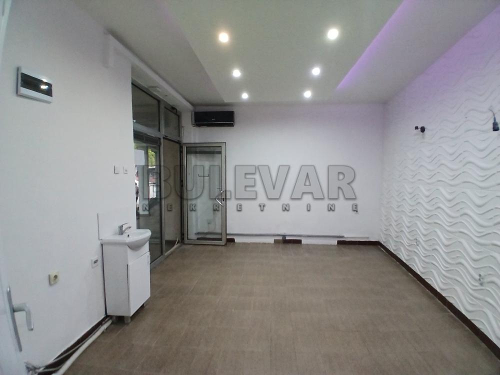 Slika 1 - Trg Pavla Stojkovića,  Lokal za izdavanje, 30m2, 300€