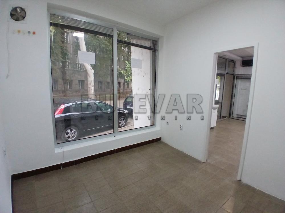 Slika 3 - Trg Pavla Stojkovića,  Lokal za izdavanje, 30m2, 300€