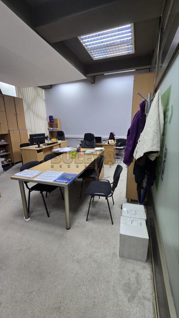 Slika 1 - Bulevar Nemanjića,  Lokal za izdavanje, 37m2, 350€