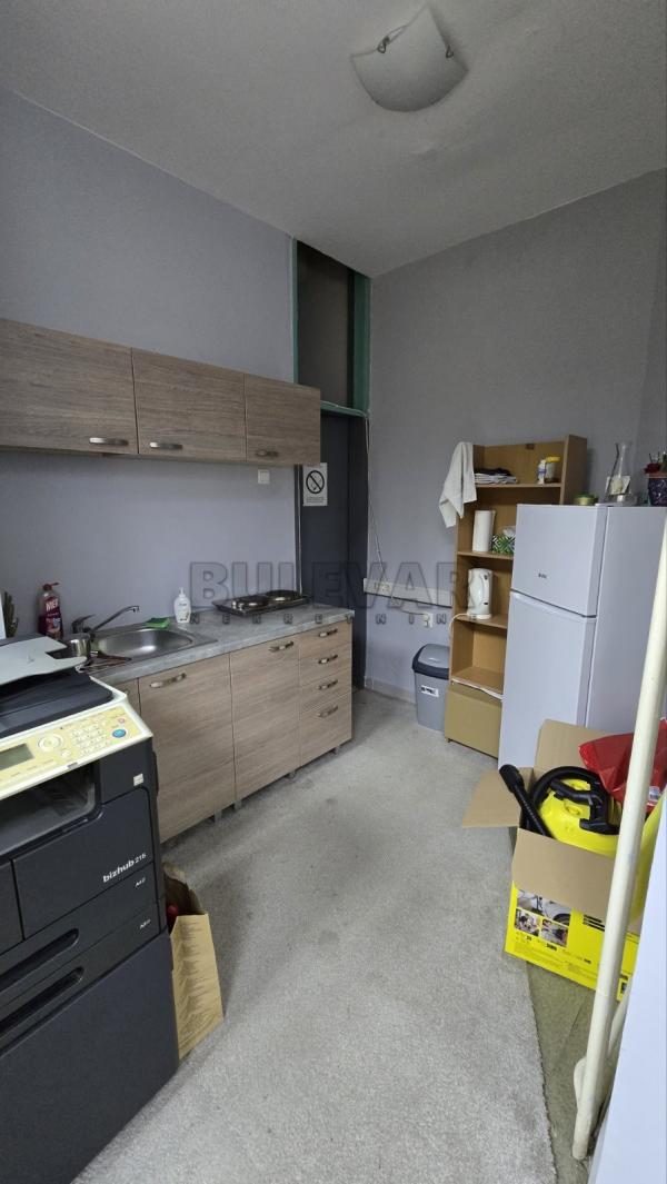 Slika 4 - Bulevar Nemanjića,  Lokal za izdavanje, 37m2, 350€