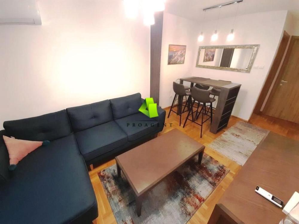 Glavna slika -Jednoiposoban stan za izdavanje, 42m2, 400€