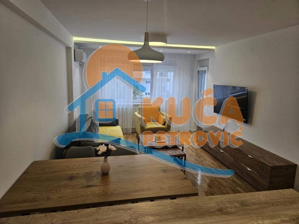 Slika 1 - Cara Dušana, Trosoban stan za izdavanje, 73m2, 600€