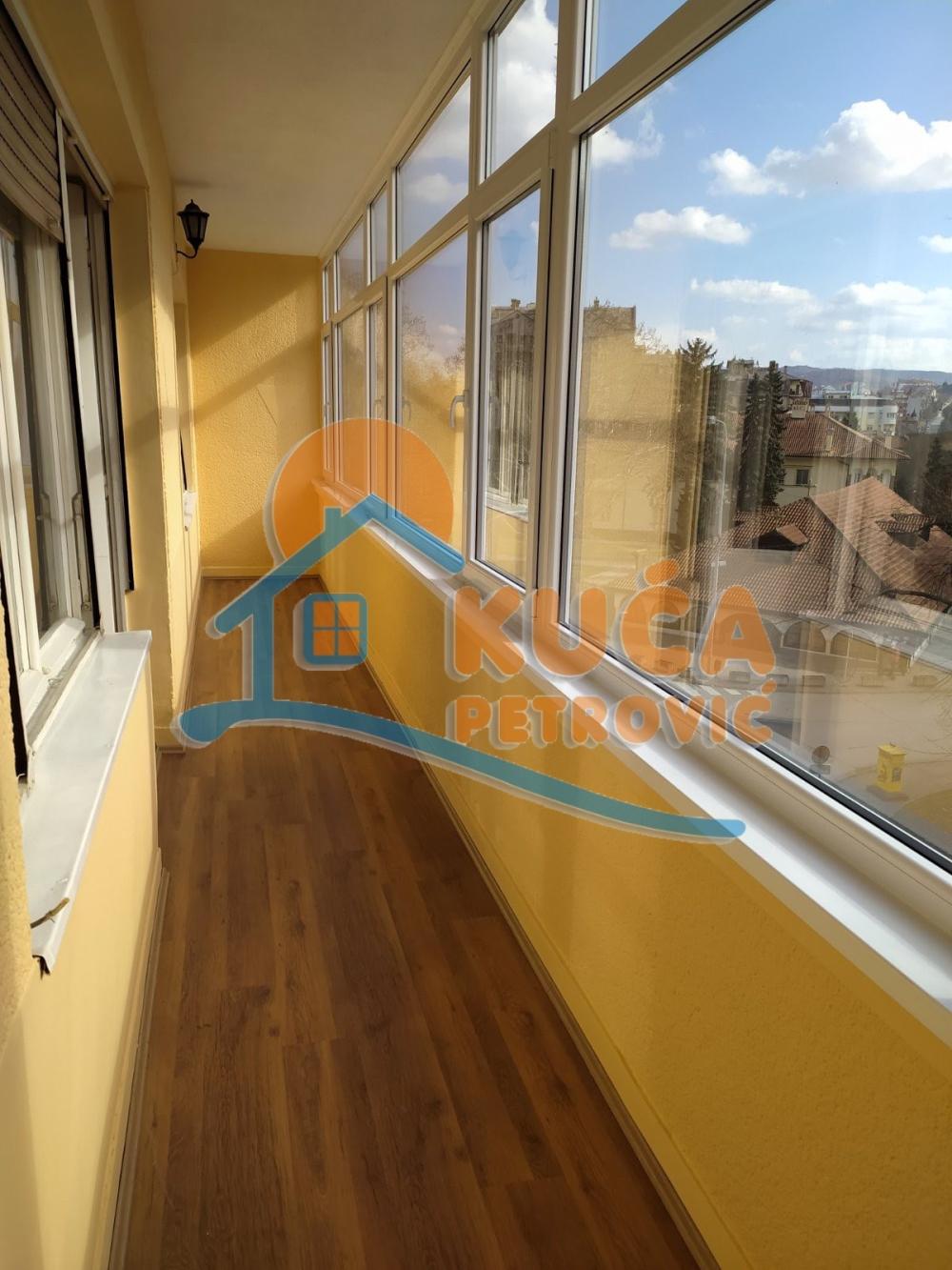 Slika 11 - Obrenovićeva, Dvosoban stan za izdavanje, 70m2, 450€