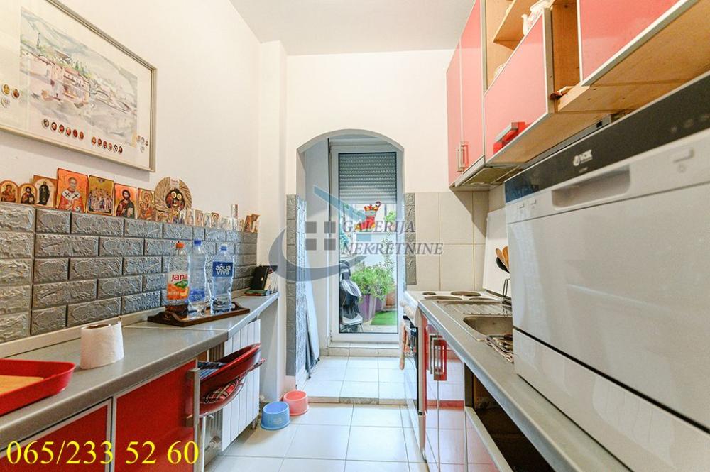 Slika 1 - Sazonova, Dvoiposoban stan na prodaju, 61m2, 240.000€