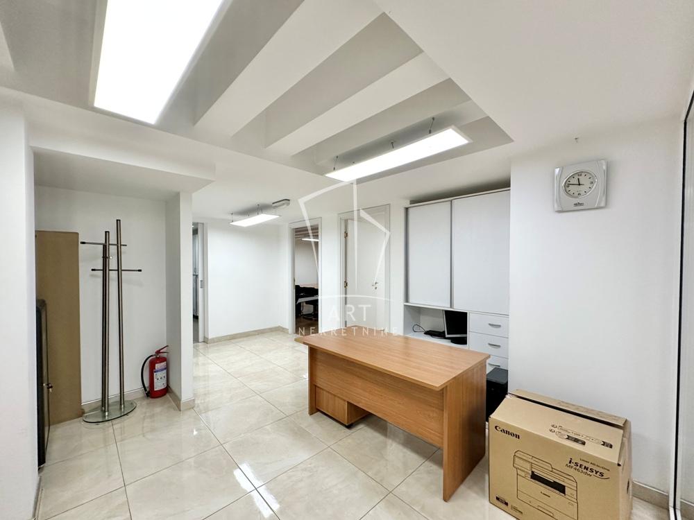 Slika 10 - Vojvode Brane,  Lokal za izdavanje, 164m2, 1.600€