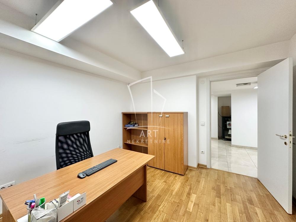 Slika 2 - Vojvode Brane,  Lokal za izdavanje, 164m2, 1.600€