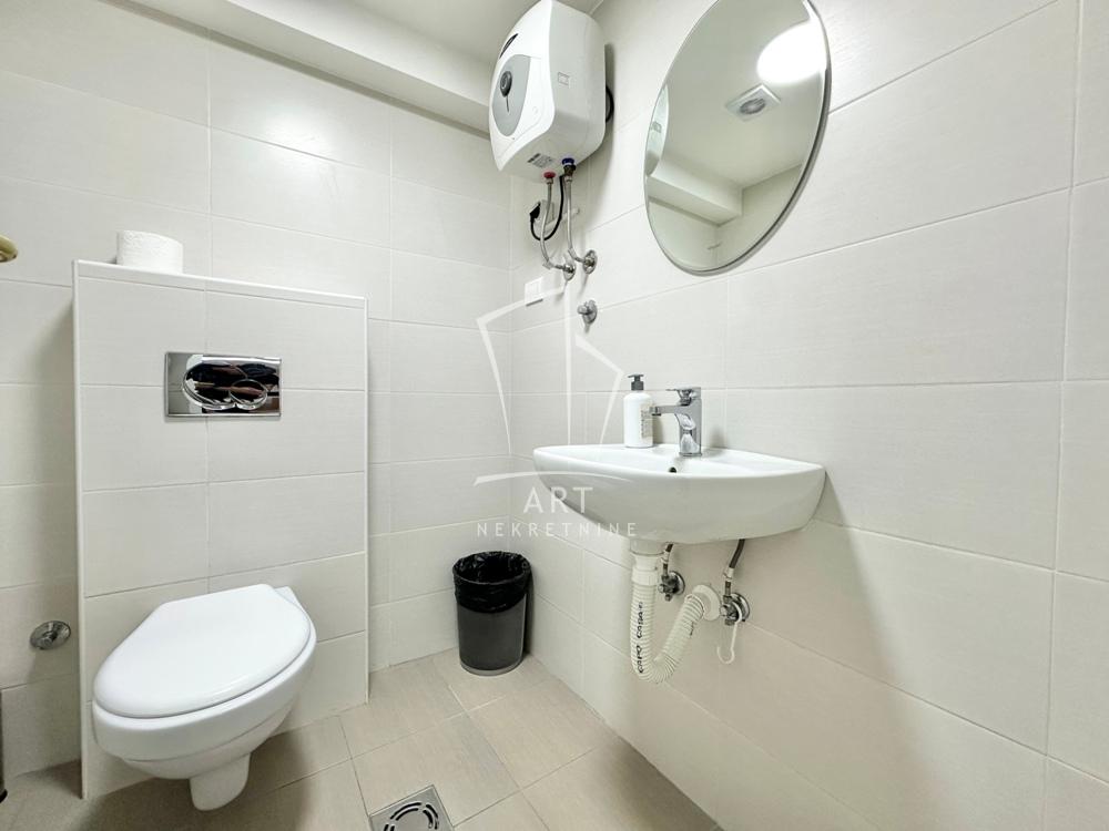 Slika 3 - Vojvode Brane,  Lokal za izdavanje, 164m2, 1.600€