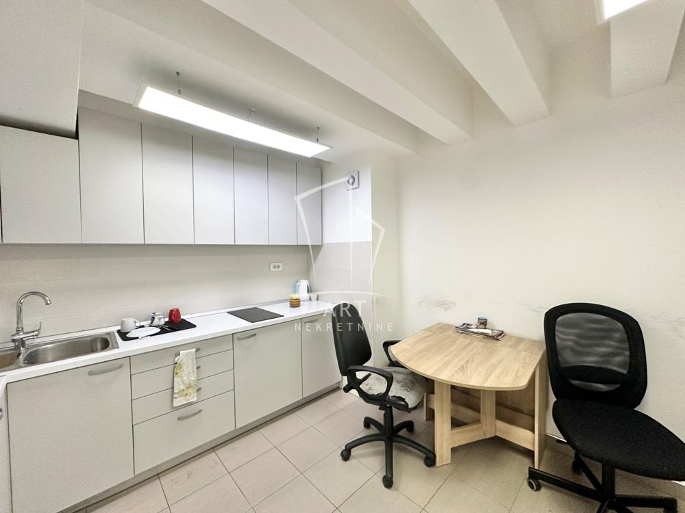 Slika 4 - Vojvode Brane,  Lokal za izdavanje, 164m2, 1.600€