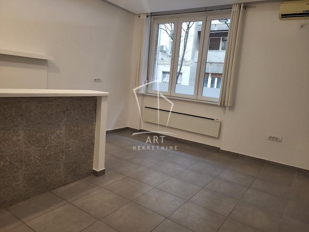 Slika 1 - Braće Jugovića, Dvosoban stan za izdavanje, 52m2, 650€