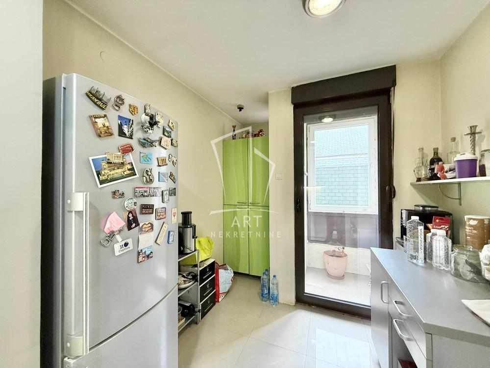 Slika 5 - Lazarevački drum, Četvorosoban stan na prodaju, 101m2, 310.000€