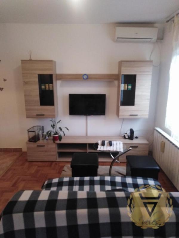 Glavna slika -Jednoiposoban stan za izdavanje, 32m2, 400€