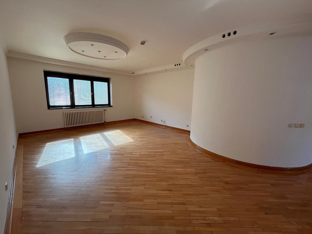 Slika 5 - Sredacka, Četvorosoban stan za izdavanje, 147m2, 1.600€