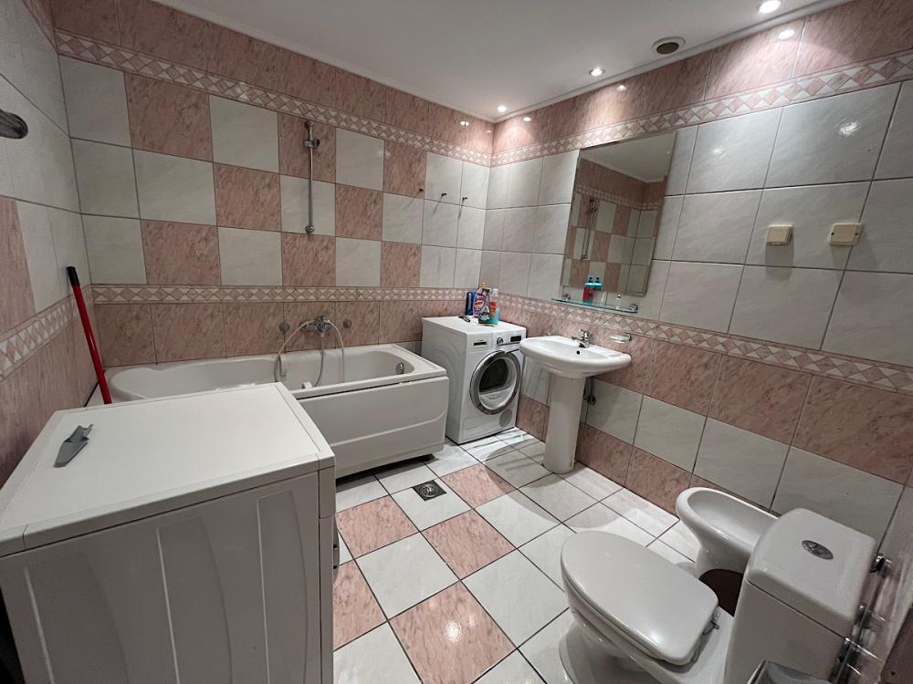 Slika 6 - Sredacka, Četvorosoban stan za izdavanje, 147m2, 1.600€