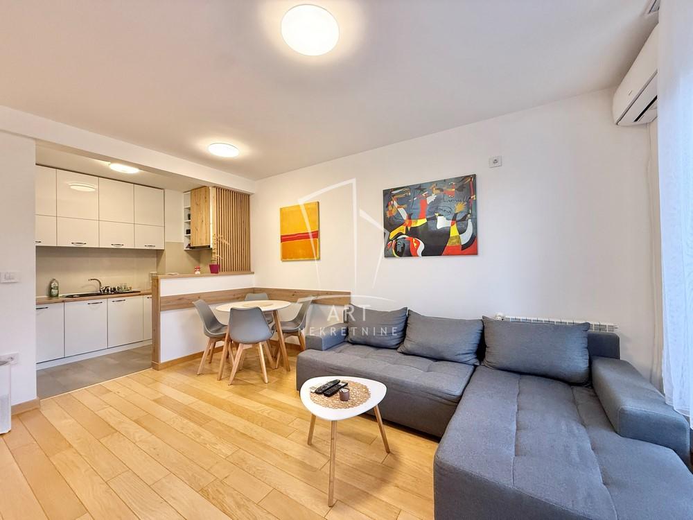 Slika 1 - Šumadijska, Dvosoban stan na prodaju, 52m2, 225.000€