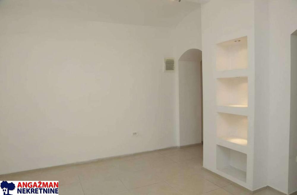 Slika 2 - Cara Uroša,  Lokal na prodaju, 38m2, 199.000€