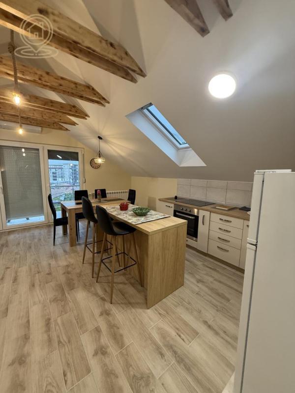 Glavna slika -Trosoban stan za izdavanje, 90m2, 550€