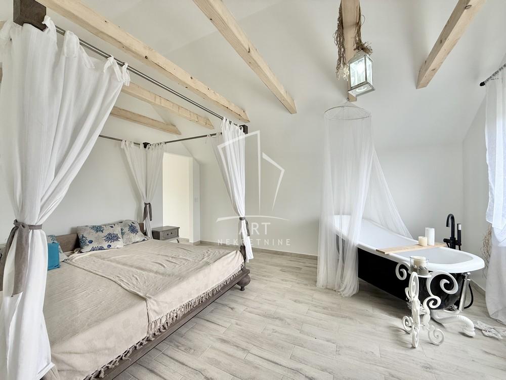 Slika 9 - Milijana Simića,  Kuća na prodaju, 171m2, 198.000€