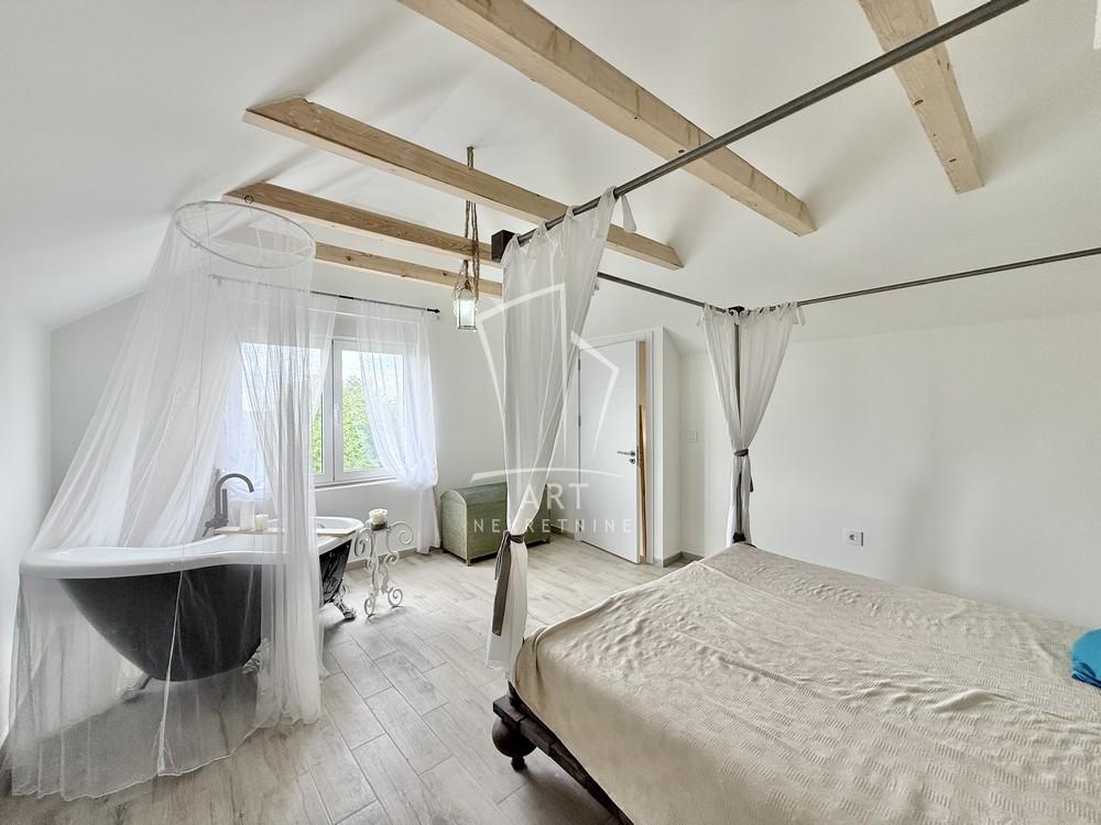 Slika 10 - Milijana Simića,  Kuća na prodaju, 171m2, 198.000€