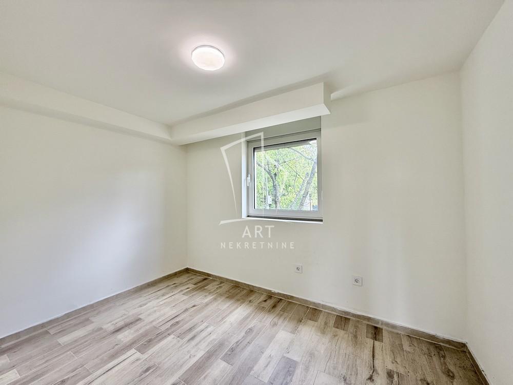 Slika 11 - Milijana Simića,  Kuća na prodaju, 171m2, 198.000€