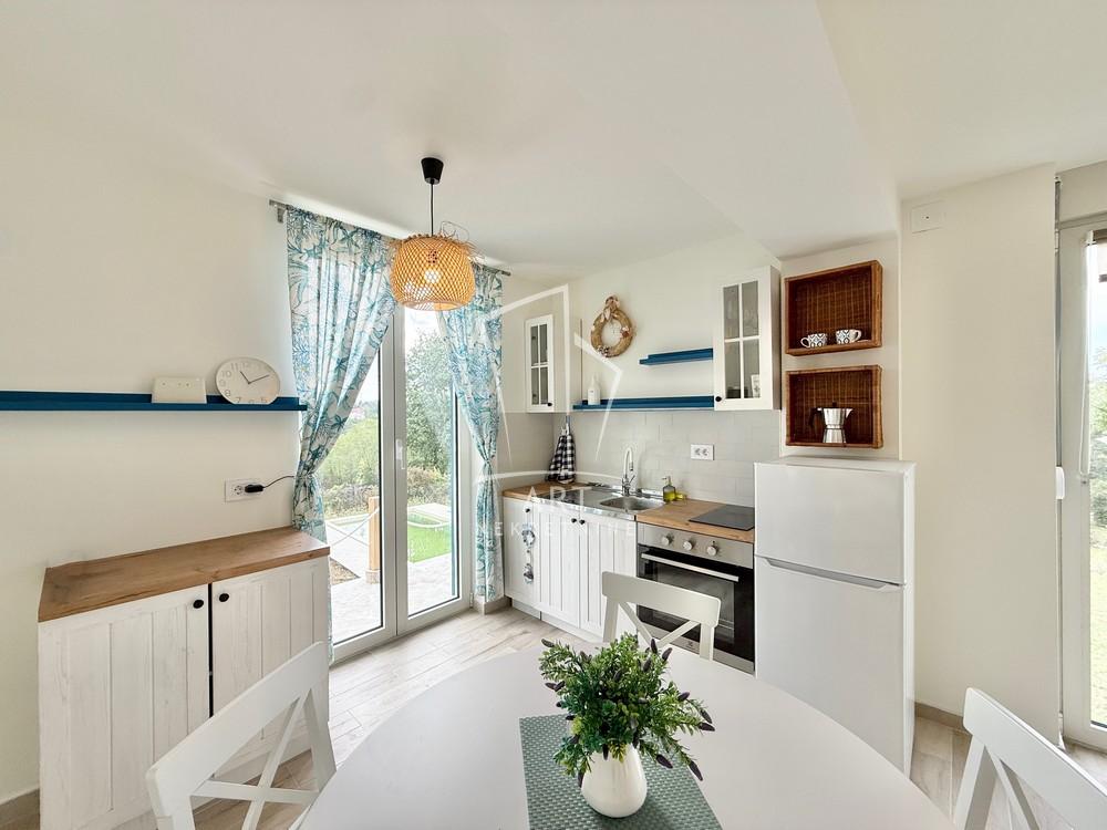 Slika 1 - Milijana Simića,  Kuća na prodaju, 171m2, 198.000€