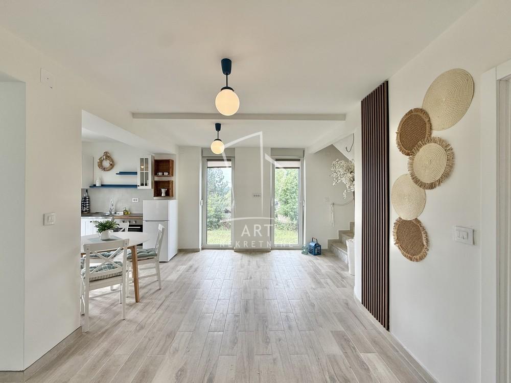 Slika 4 - Milijana Simića,  Kuća na prodaju, 171m2, 198.000€