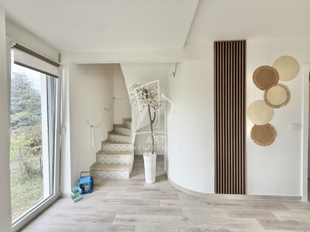 Slika 5 - Milijana Simića,  Kuća na prodaju, 171m2, 198.000€