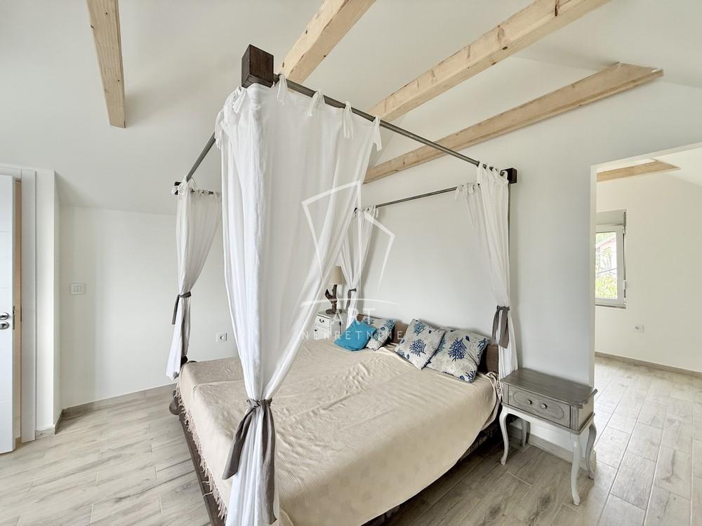 Slika 8 - Milijana Simića,  Kuća na prodaju, 171m2, 198.000€