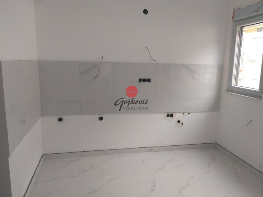 Slika 1 - Vitezova Karađorđeve Zvezde, Jednoiposoban stan na prodaju, 44m2, 105.600€