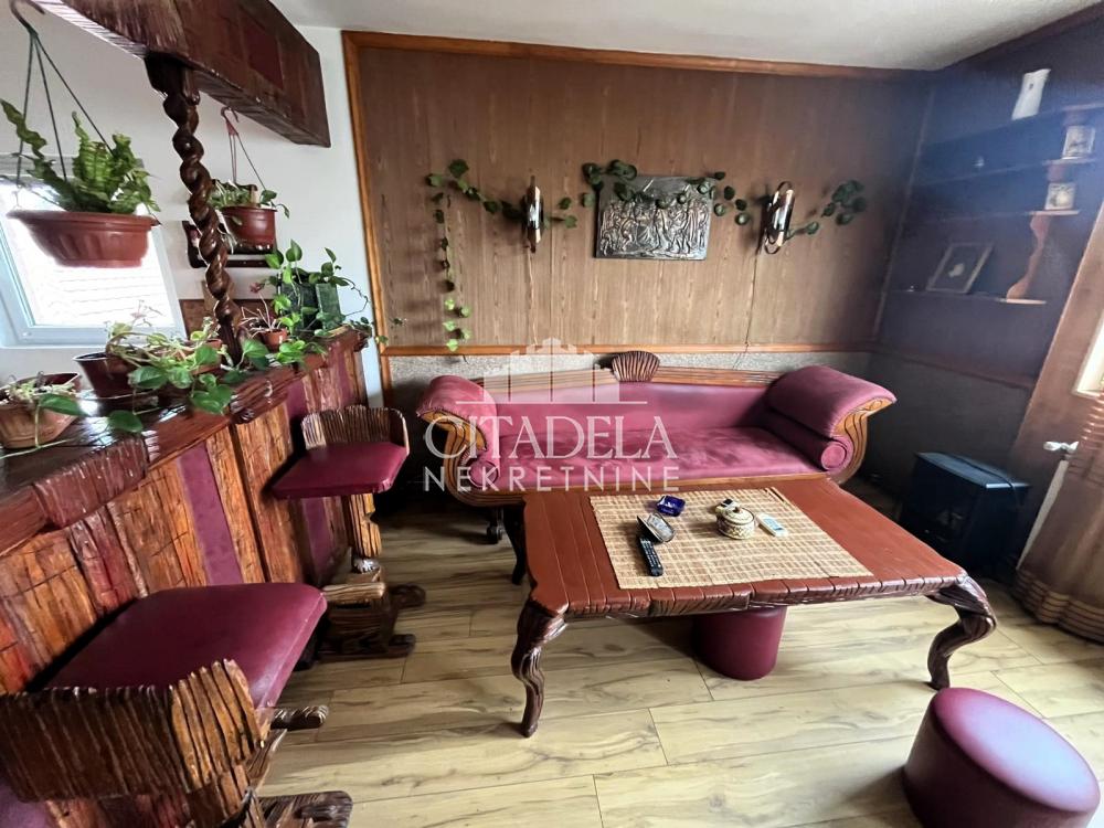 Slika 1 - Stevana Tucovića, Četvorosoban stan na prodaju, 72m2, 136.000€