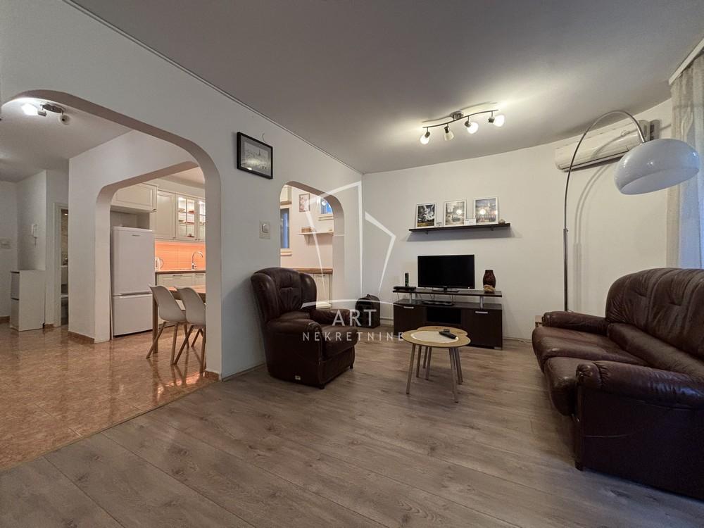 Slika 1 - Dositejeva, Četvorosoban stan za izdavanje, 75m2, 1.200€