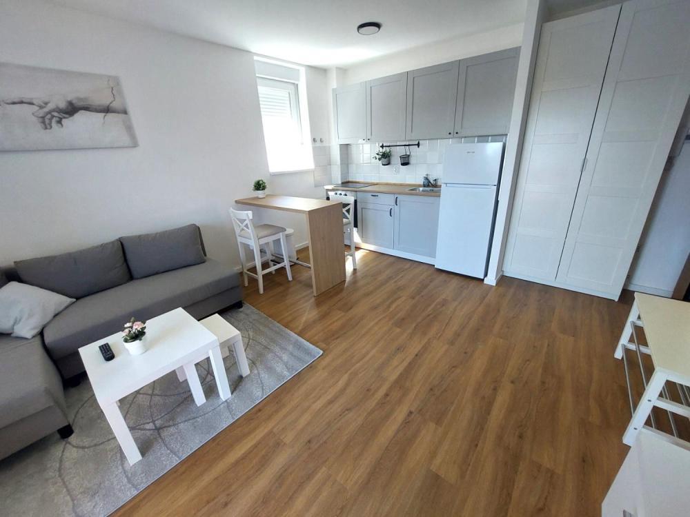 Glavna slika -Jednoiposoban stan za izdavanje, 360€