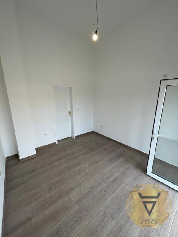 Slika 2 -  Kuća za izdavanje, 250m2, 1.800€