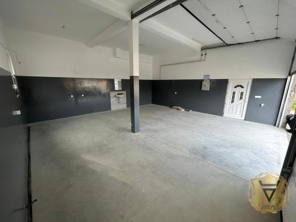 Slika 1 -  Kuća za izdavanje, 250m2, 1.800€