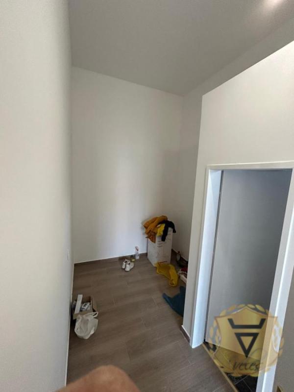 Slika 3 -  Kuća za izdavanje, 250m2, 1.800€