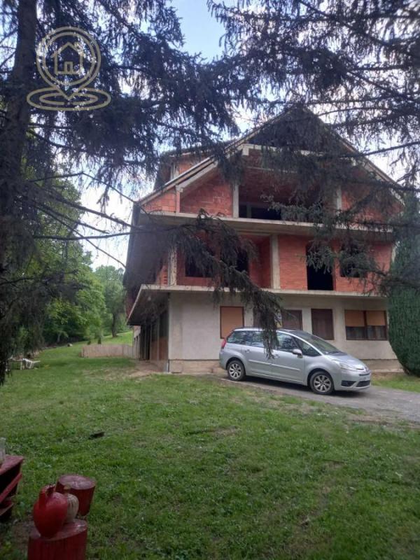 Slika 2 -  Kuća na prodaju, 1000m2, 220.000€