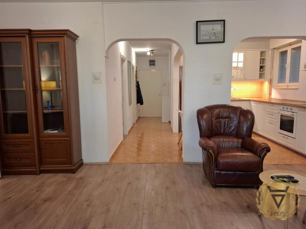 Slika 6 - Četvorosoban stan za izdavanje, 80m2, 1.200€