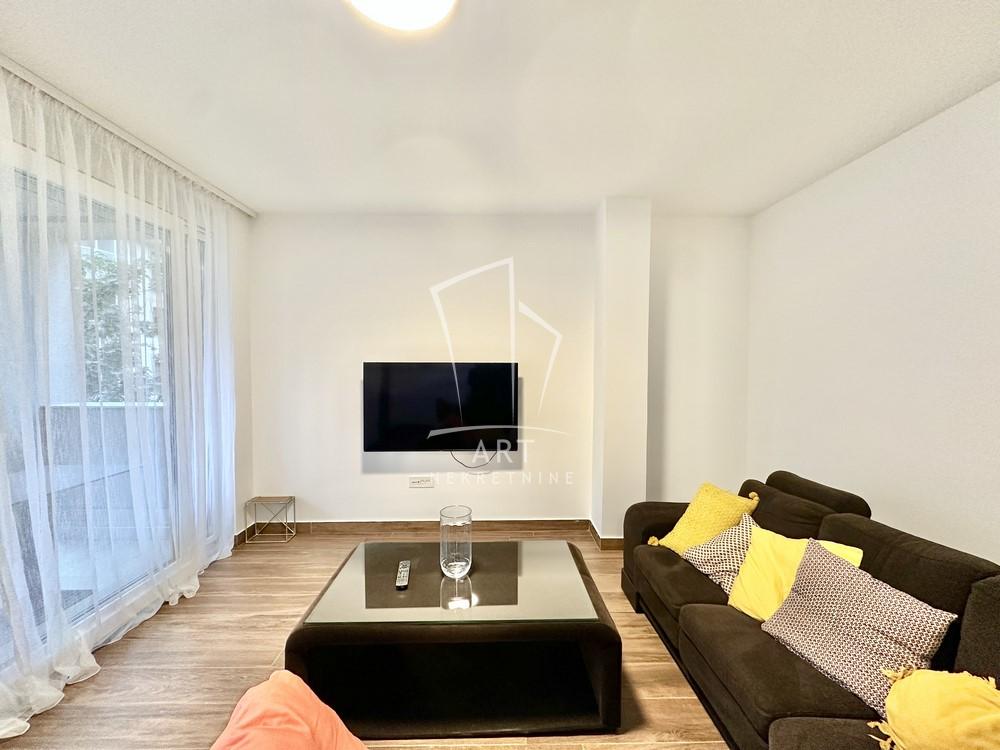 Slika 1 - Vojvode Bogdana, Trosoban stan za izdavanje, 87m2, 1.150€