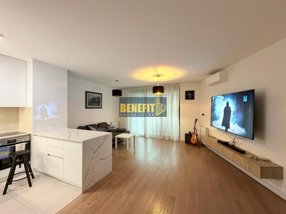 Glavna slika -Četvorosoban stan za izdavanje, 93m2, 1.900€