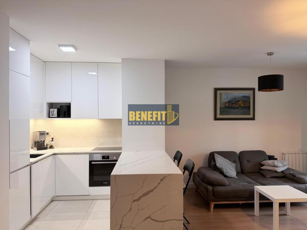 Slika 6 - Četvorosoban stan za izdavanje, 93m2, 1.900€