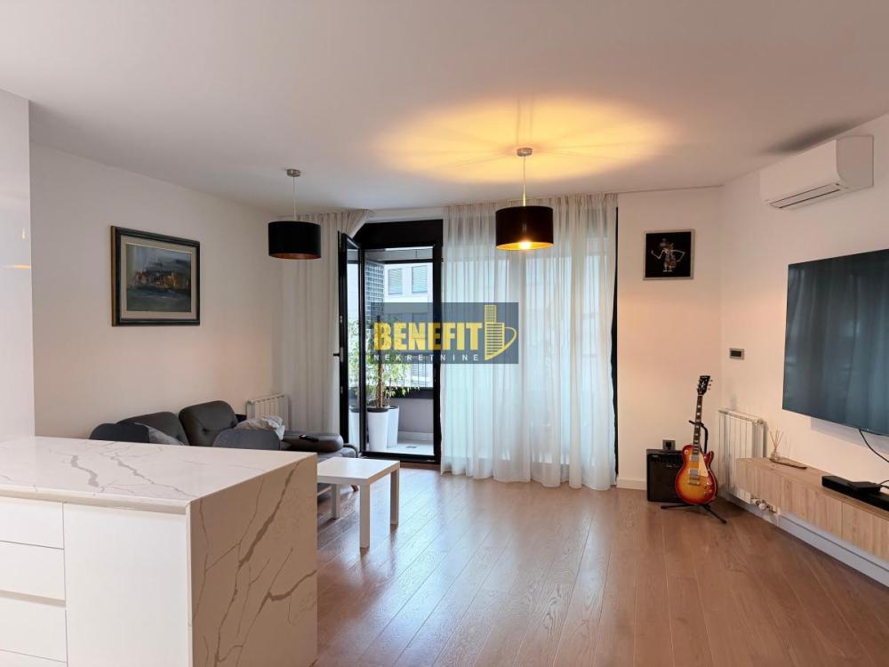 Slika 2 - Četvorosoban stan za izdavanje, 93m2, 1.900€