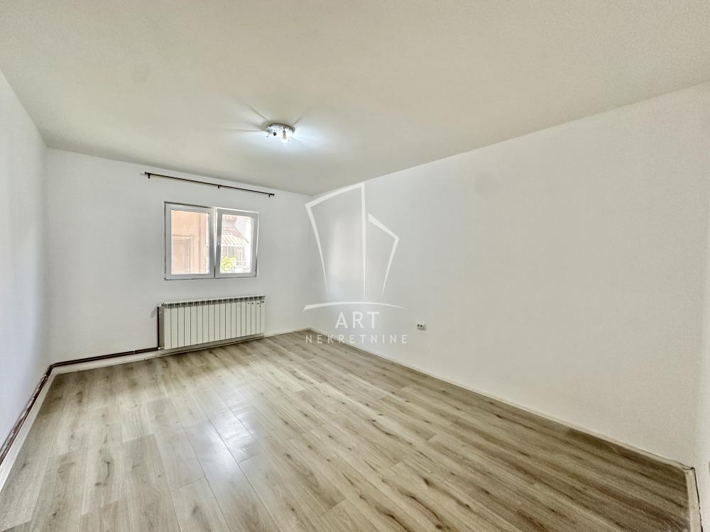 Slika 10 - Dušana Maksina, Trosoban stan na prodaju, 76m2, 113.000€