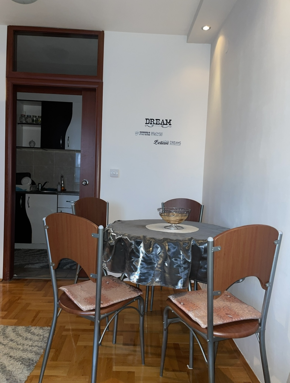 Slika 1 - Trg Kralja Aleksandra, Dvosoban stan za izdavanje, 44m2, 400€